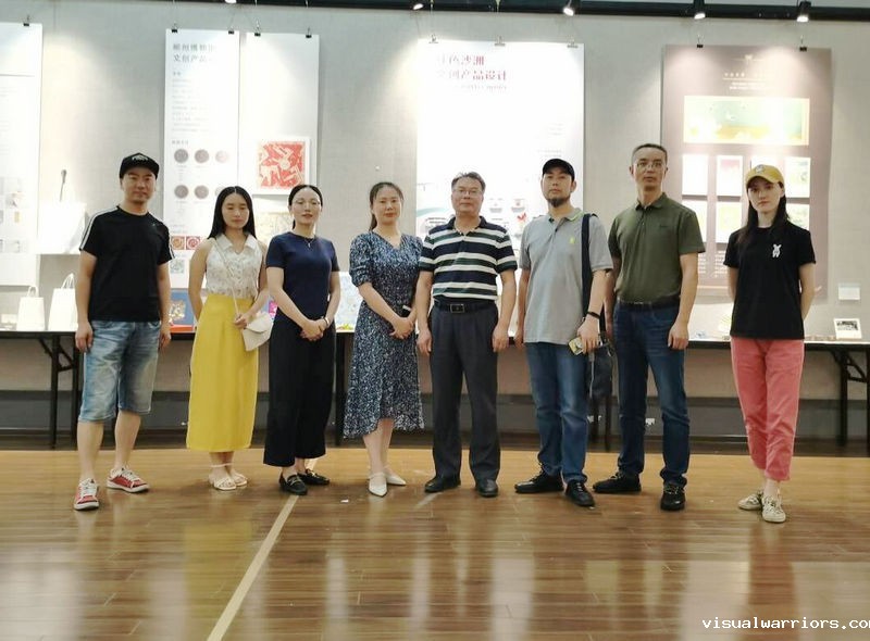 1. 我院教师赴湘南学院美术与设计学院交流学习合影.jpg