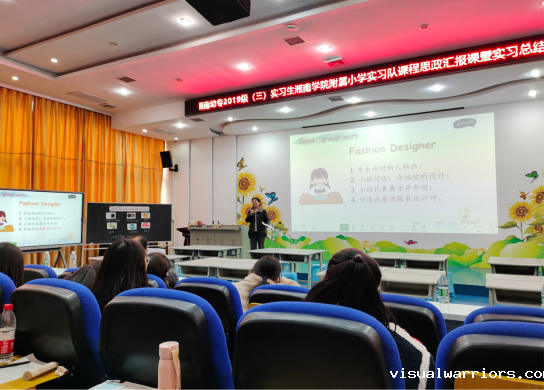 实习指导老师点评英语课.png