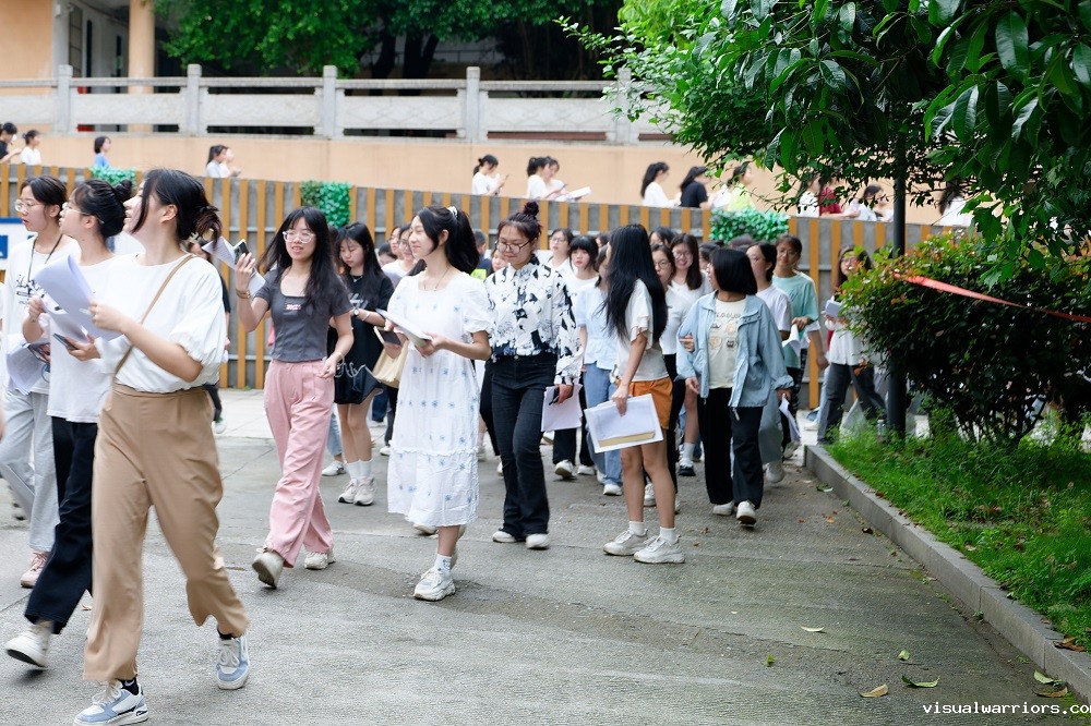 学生进场.jpg