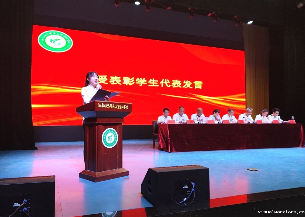 表彰学生代表-许向琴同学发言.jpg