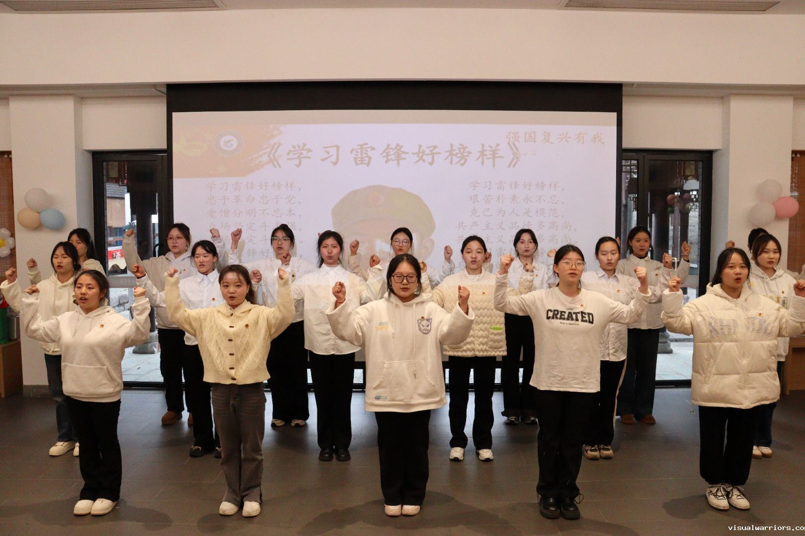 师生共同演唱学习雷锋好榜样图片.png