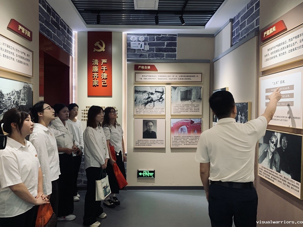 2第三段后面  参观将军故居陈列馆1.jpg